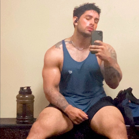 Meet your Posher, Sam - Picture 1 of 5